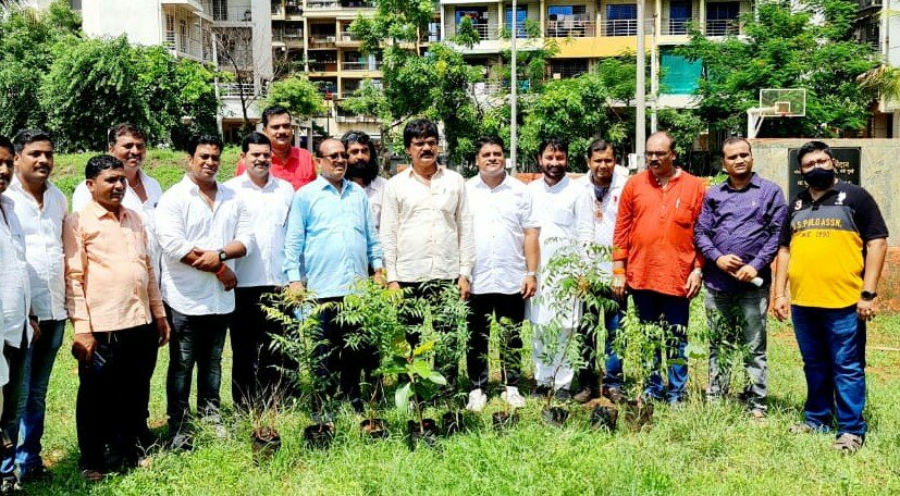 शिवसेना महाराष्ट्र वाहतुक सेना लावणार 61 हजार झाडे आदित्य ठाकरे यांच्या वाढदिवशी सुरवात उद्धव ठाकरे यांच्या 61 व्या वाढदिवसा पर्यंत उद्दिष्ठ करणार पूर्ण 