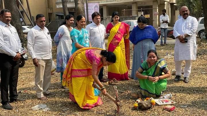 नगरसेविका सौ सारिका भगत यांच्या नगरसेवक निधीतून खुली जिम चे भूमिपूजन