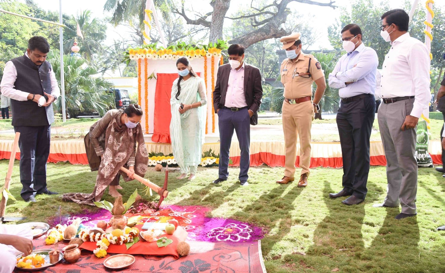 रायगड जिल्हाधिकारी कार्यालयाच्या विस्तारीकरण कामाचा भूमीपूजन समारंभ पालकमंत्री आदिती तटकरे यांच्या शुभहस्ते.