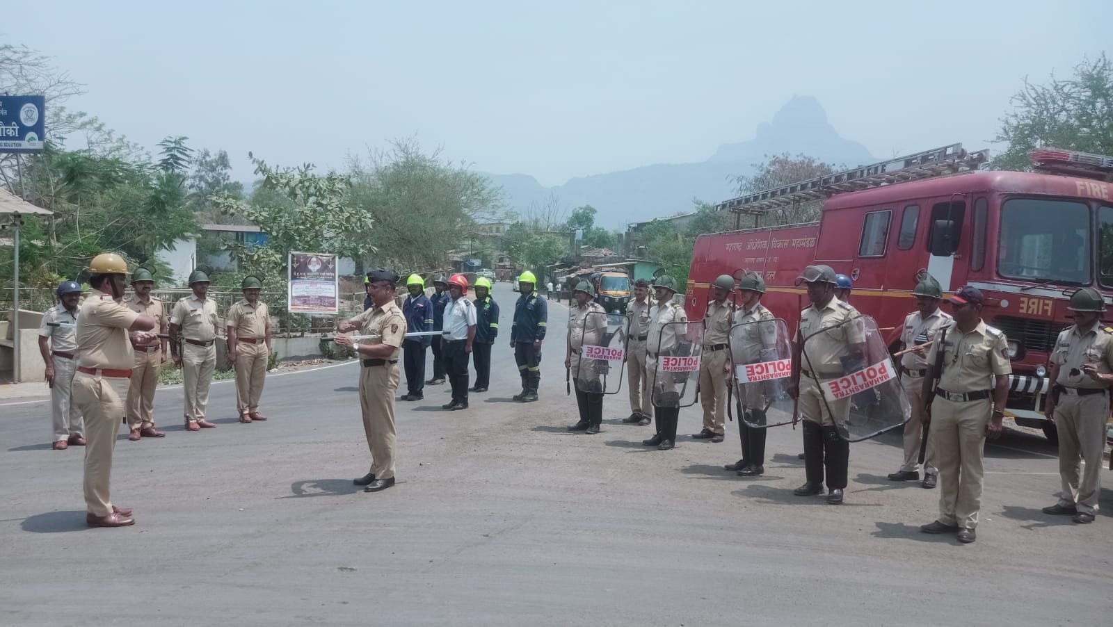 पनवेल तालुका पोलिसांच्या पथकाने केली जातीय दंगा काबू योजनेची रंगीत तालीम 