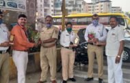 दानशूर लोकनेते रामशेठ ठाकूर यांच्या ७०व्या वाढदिवसाचे औचित्य साधून ७० वाहतुक पोलिसांना केले सन्मानित.
