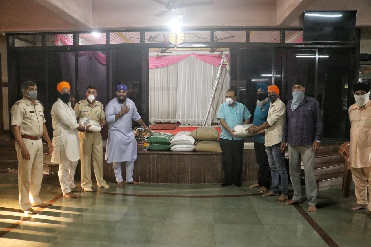 शेकडो गरजवंताना खांदेश्वर पोलिसांचा मद्दतीचा हात, मा.सहा.पोलीस आयुक्त सो,पनवले विभाग श्री नितीन भोसले पाटील यांच्या हस्ते धान्य वाटप 