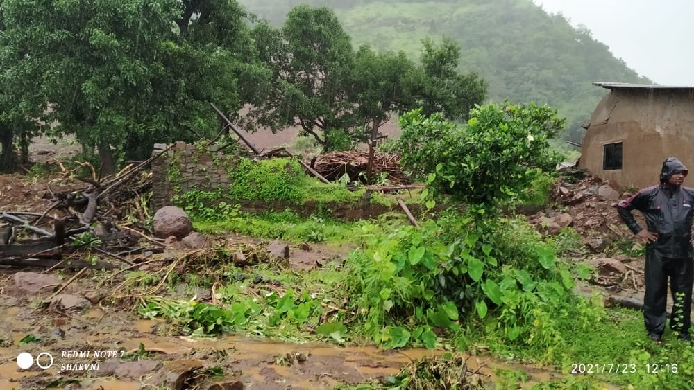 राज्यात अतिवृष्टीमुळे दरडी कोसळून झालेल्या दुर्घटनांतील मृतांच्या वारसांना पाच लाख रुपयांची मदत– मुख्यमंत्री उद्धव ठाकरे 