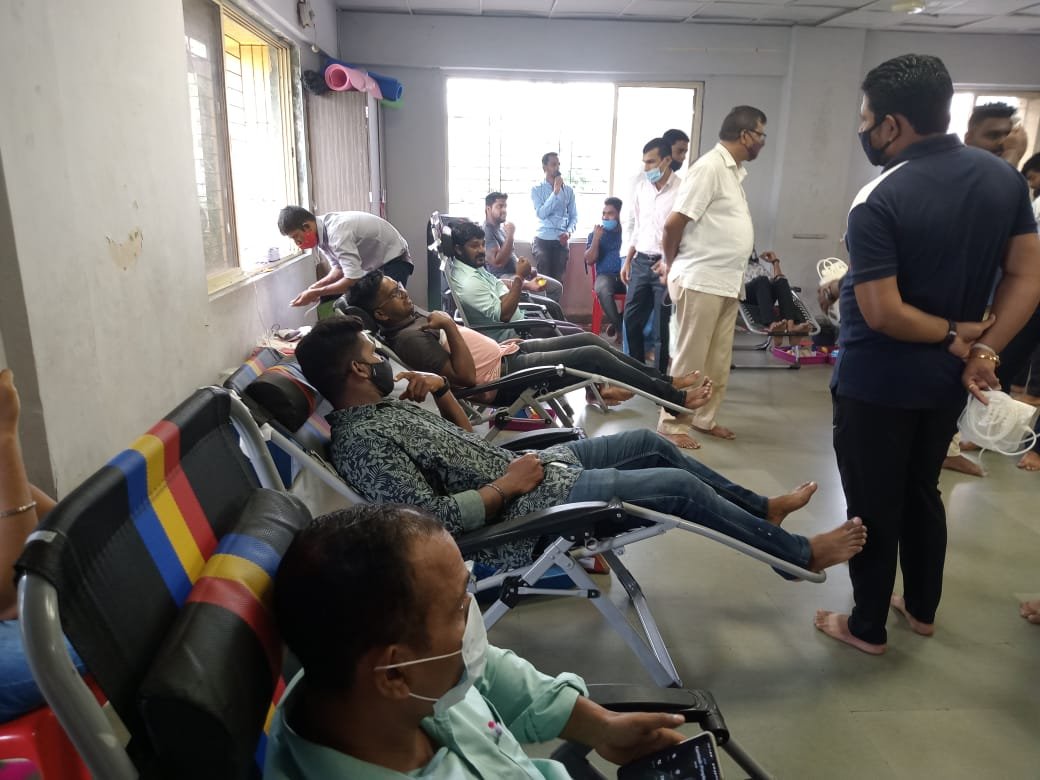 अश्विन पाटील मित्र परिवारातर्फे आयोजित रक्तदान शिबिराला उत्तम प्रतिसाद.