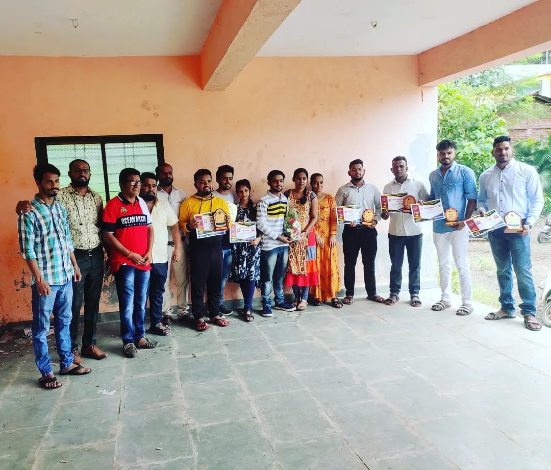 आम्ही पिरकोनकर समूहाच्या वतीने ‘इको फ्रेंडली बाप्पा-२०२१’ स्पर्धेच्या विजेत्यांना व विशेष कामगिरी करणाऱ्यांना पुरस्कारांचे वितरण.