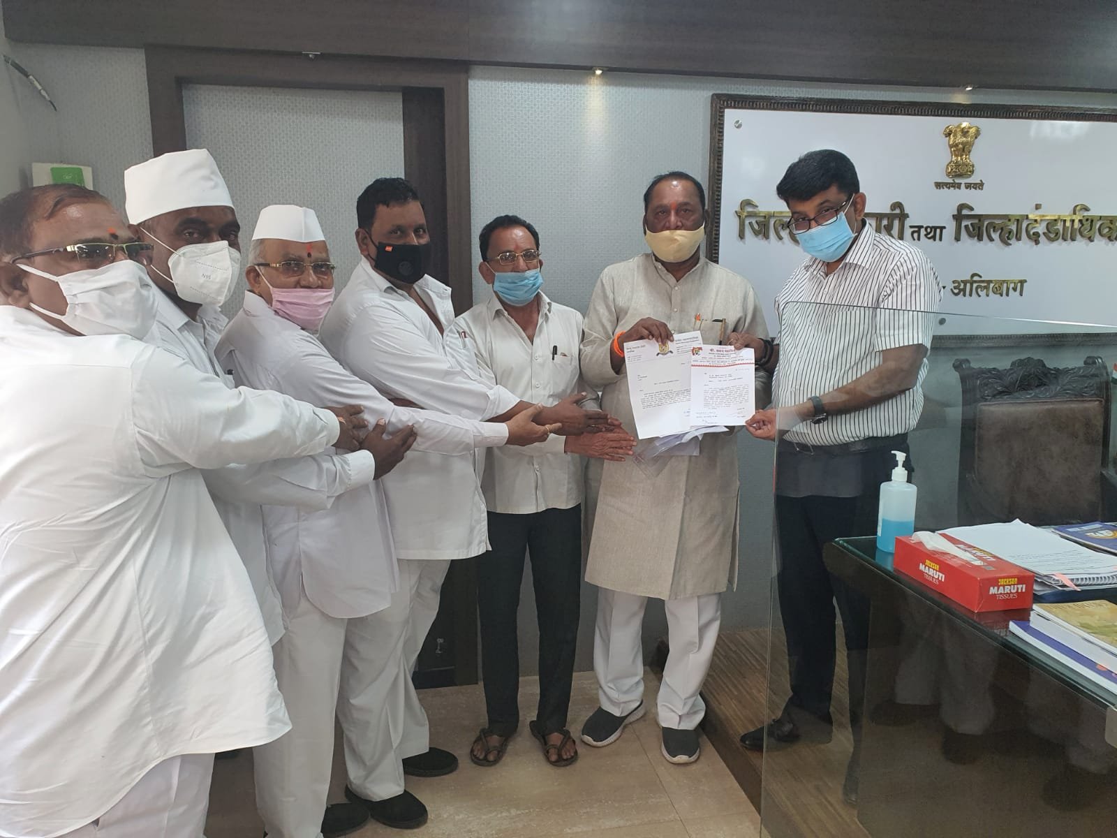 १९७० पासून प्रलंबित असलेला पडघे तसेच आजुबाजूच्या गावातील नागरिकांचा प्रश्न शिवसेनेमुळे मार्गी लागून स्थानिकांना मिळणार न्याय