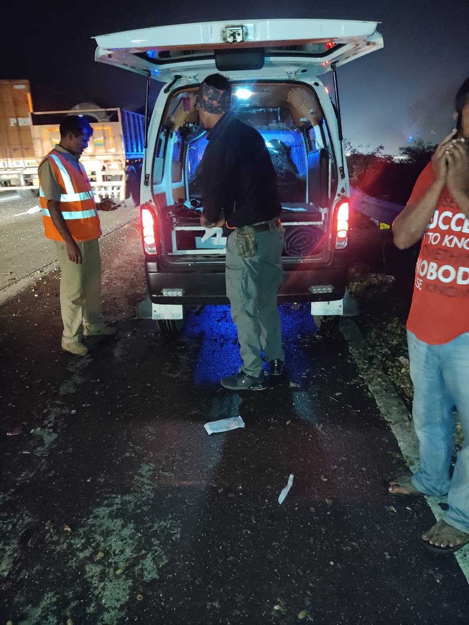 मुंबई-पुणे द्रुतगती मार्गावर भीषण अपघात 