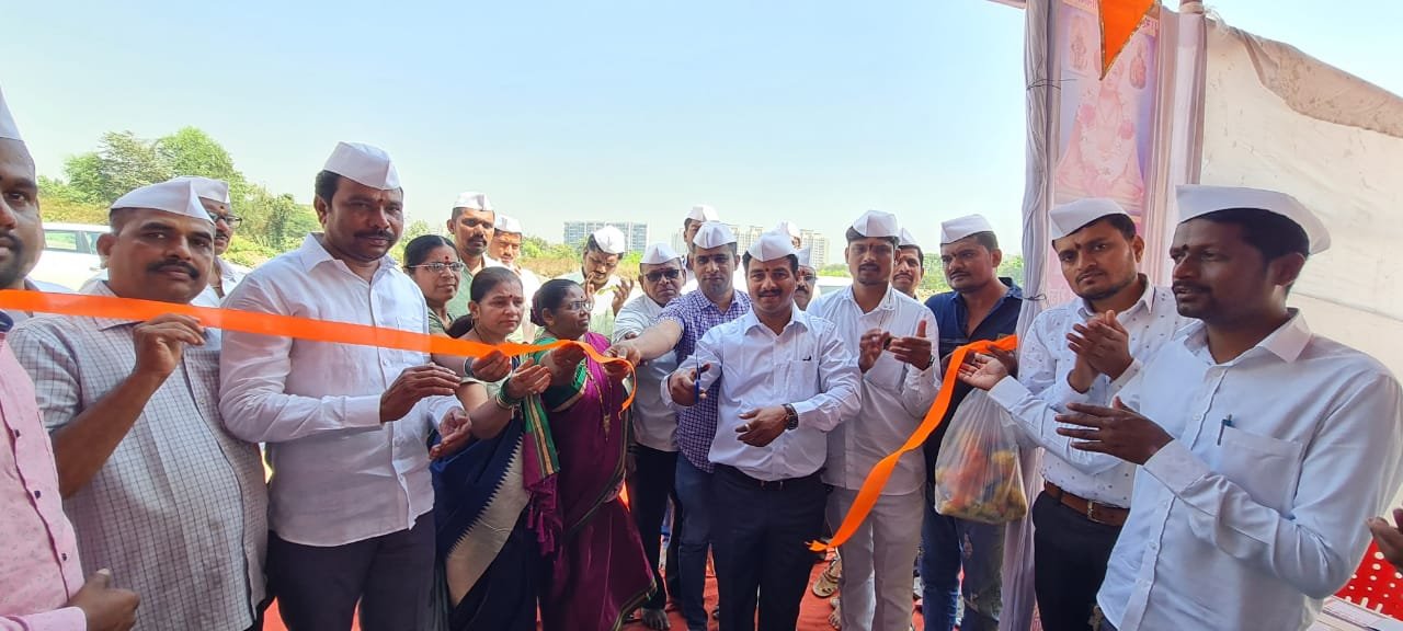 अखंड हरिनाम किर्तन महोत्सवा चा सरपंच रामेश्वर आंग्रे यांच्या हस्ते शुभारंभ 
